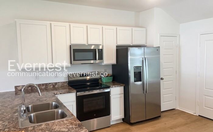 6681 Hollywood Ave - Photo 4 of 21