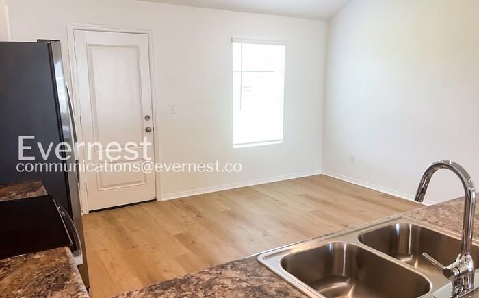 6681 Hollywood Ave - Photo 5 of 21