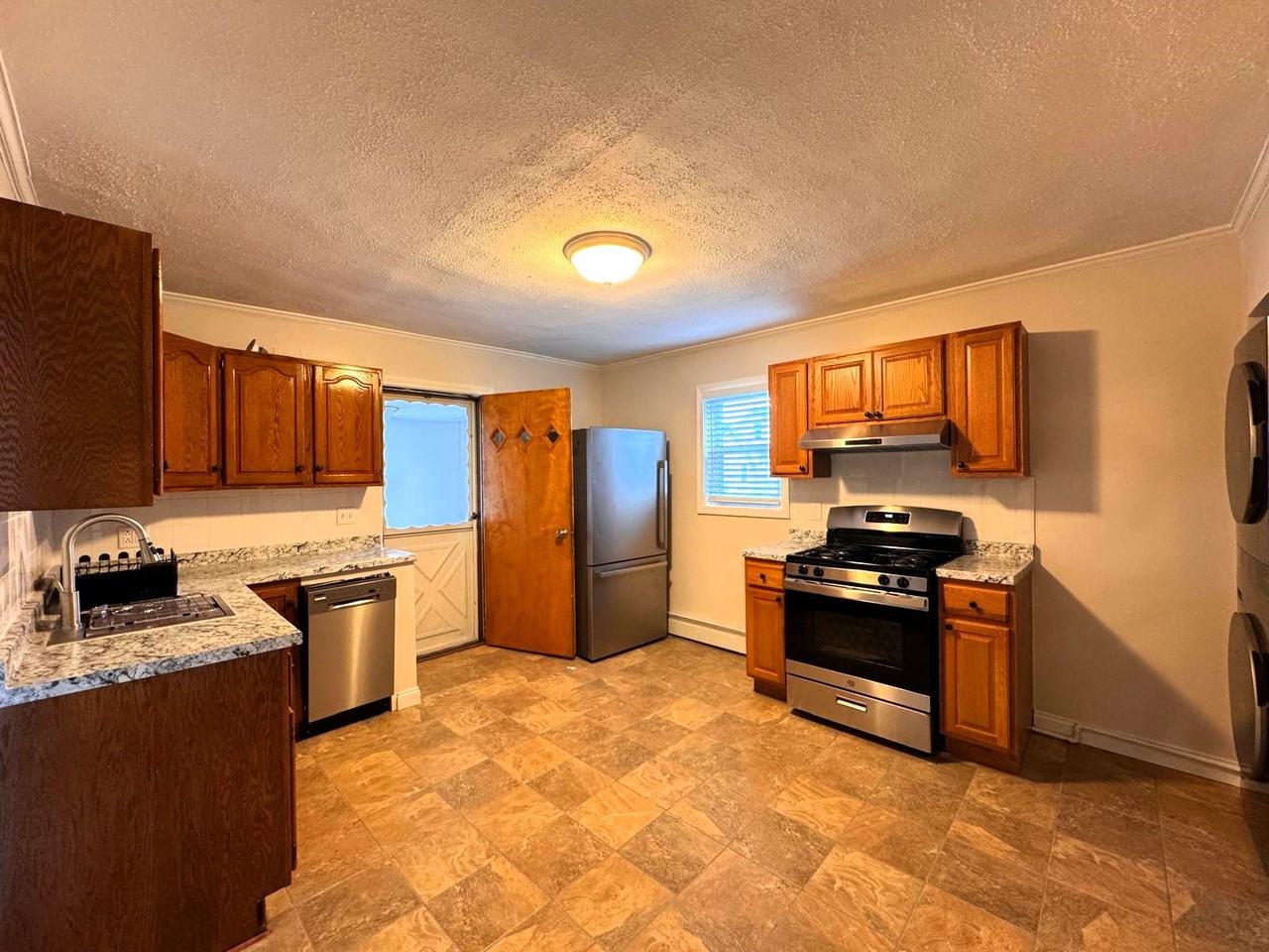 38 Hunting St #2