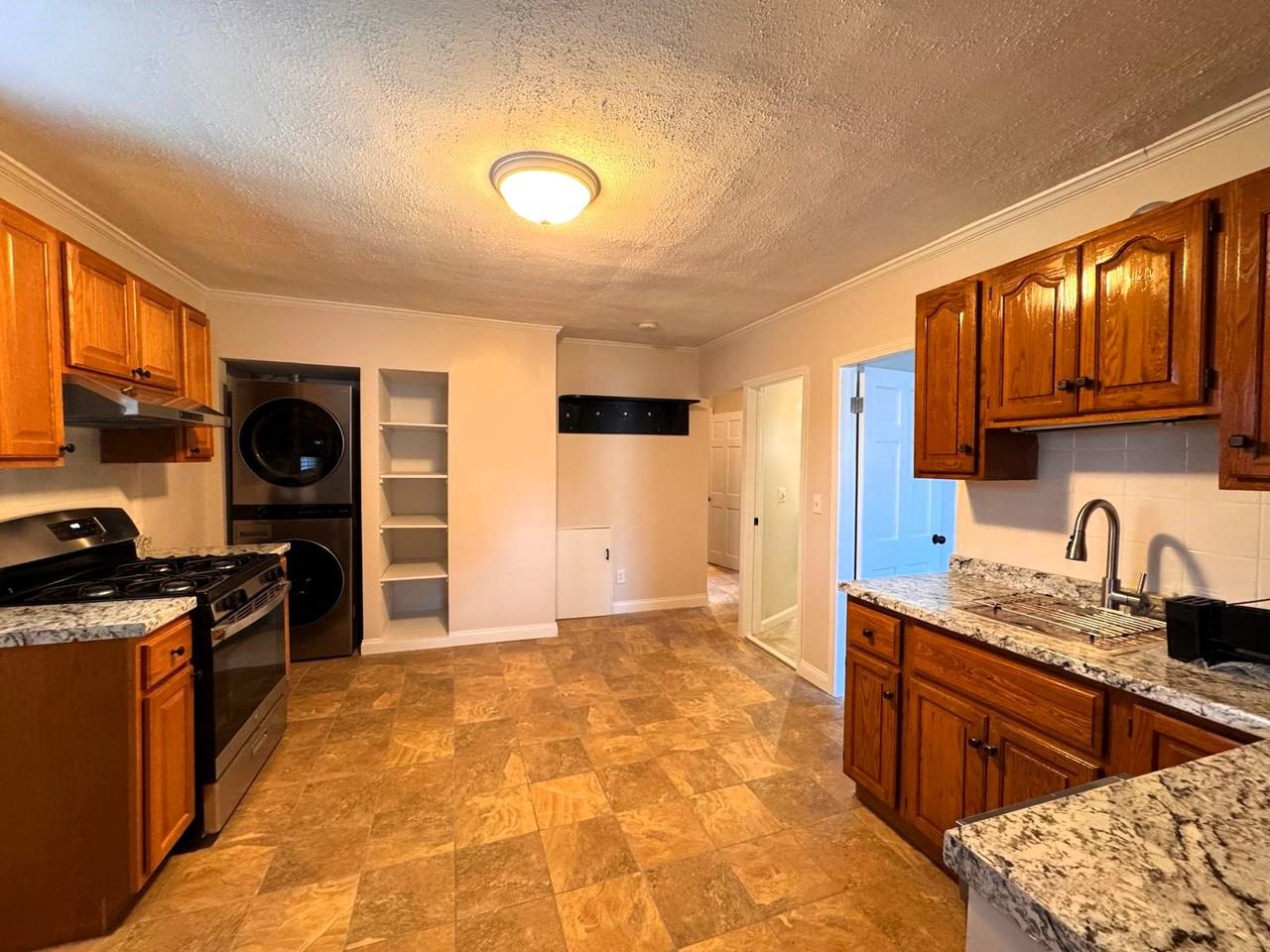 38 Hunting St #2 - Photo 3 of 14