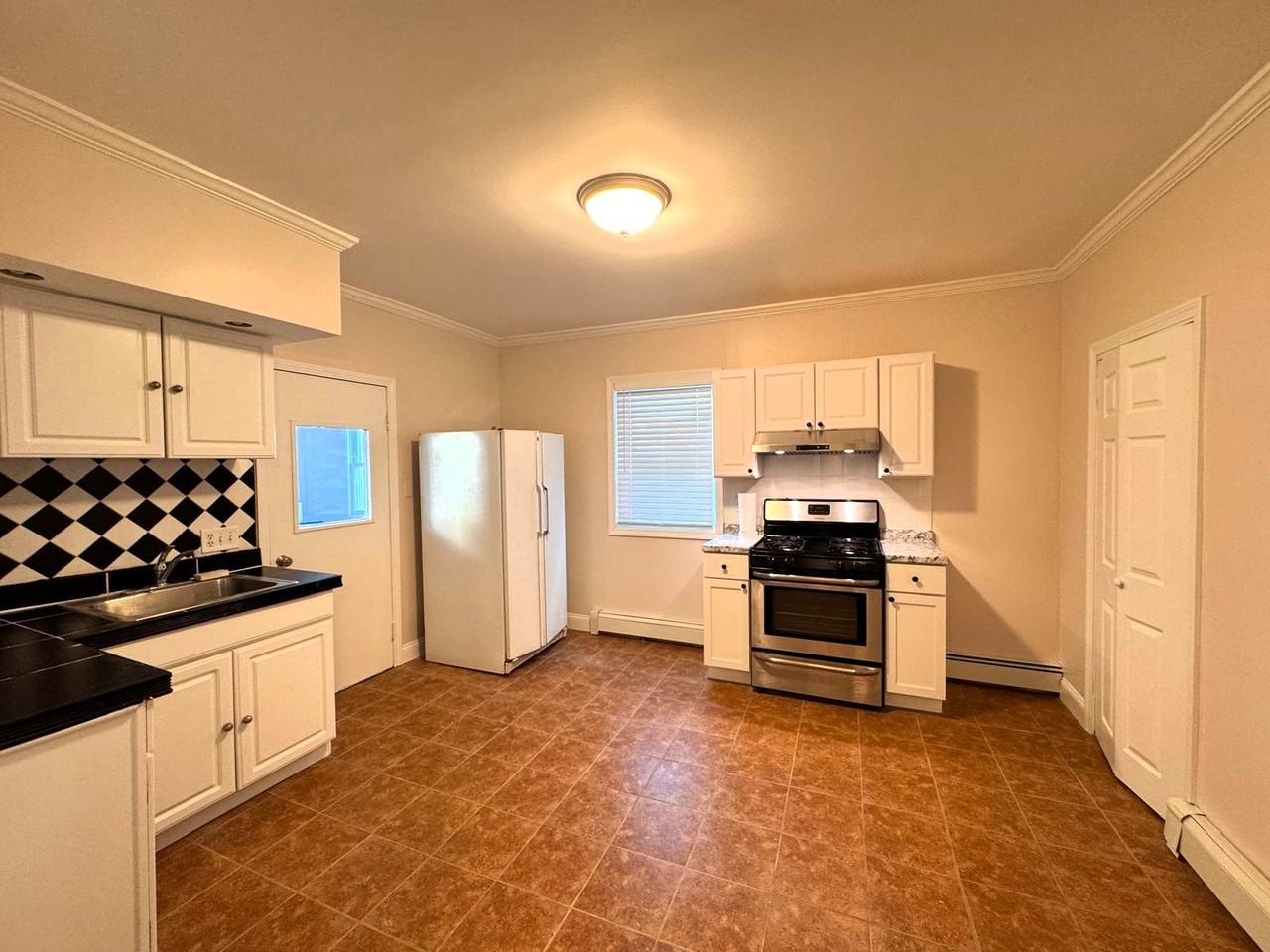 38 Hunting St #1