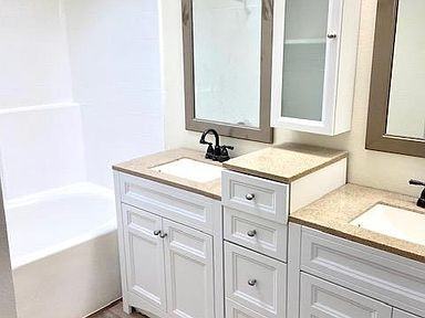 25484 Knollwood Drive - Photo 3 of 11