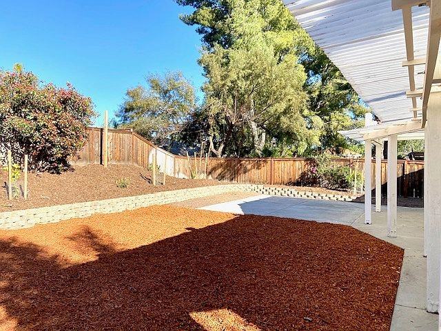 25484 Knollwood Drive - Photo 5 of 11