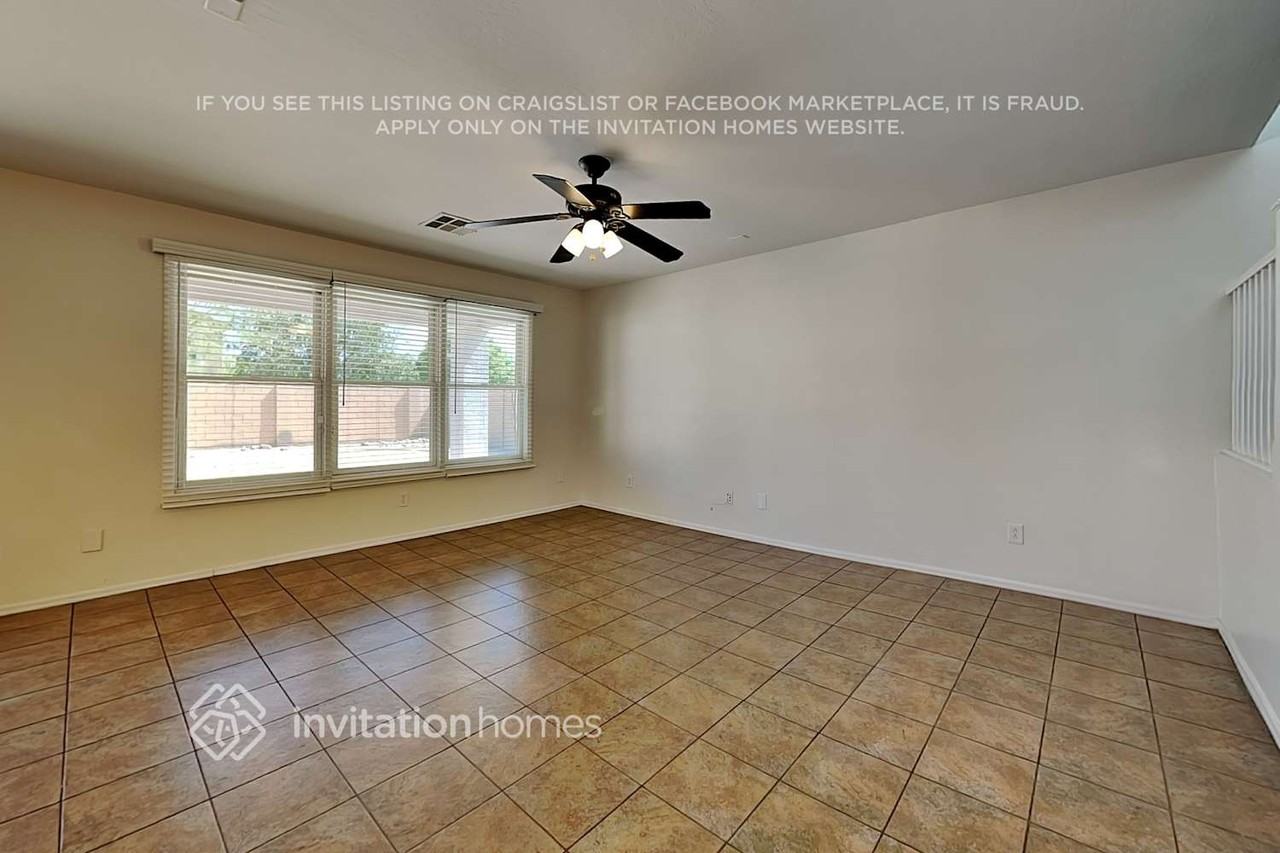 2246 E Bowker St - Photo 4 of 20