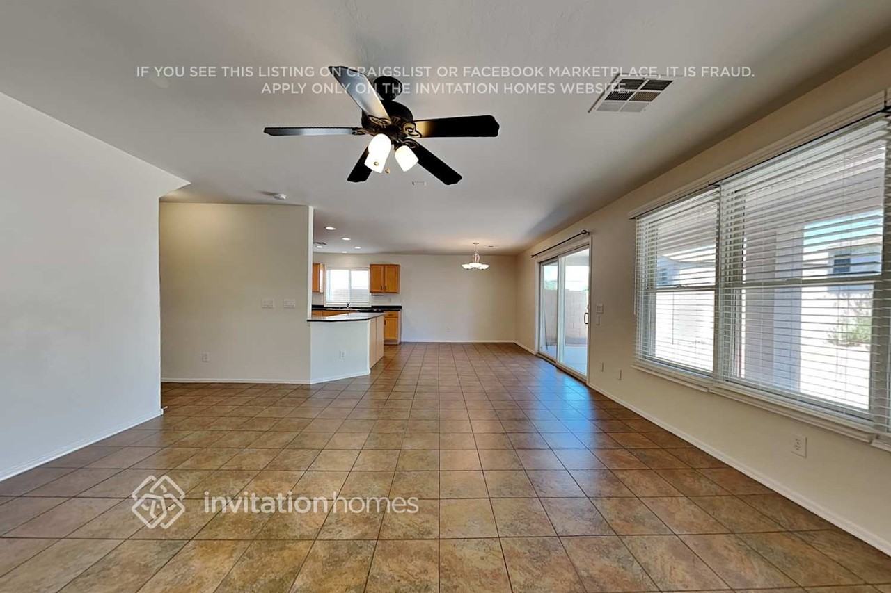 2246 E Bowker St - Photo 5 of 20