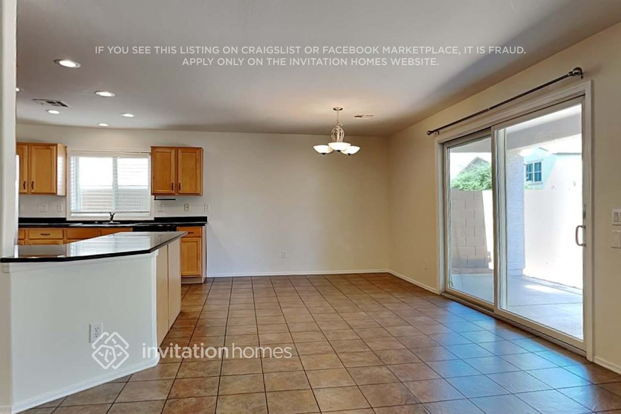 2246 E Bowker St - Photo 6 of 20