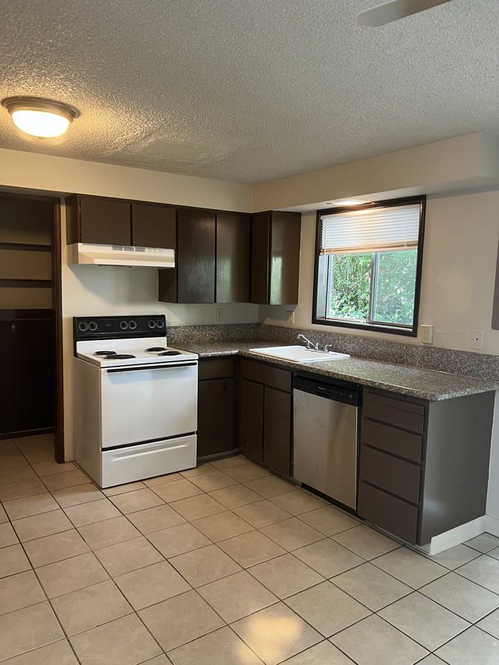 12265 Southwest Hall Boulevard #4 - Photo 3 of 9