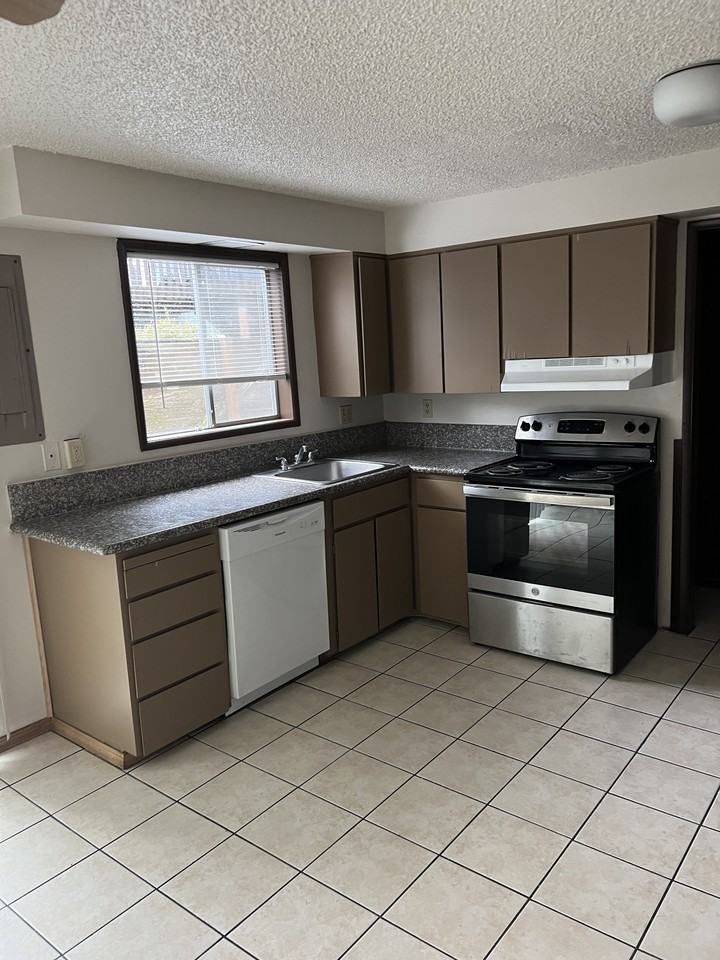 12265 Southwest Hall Boulevard #4 - Photo 7 of 9