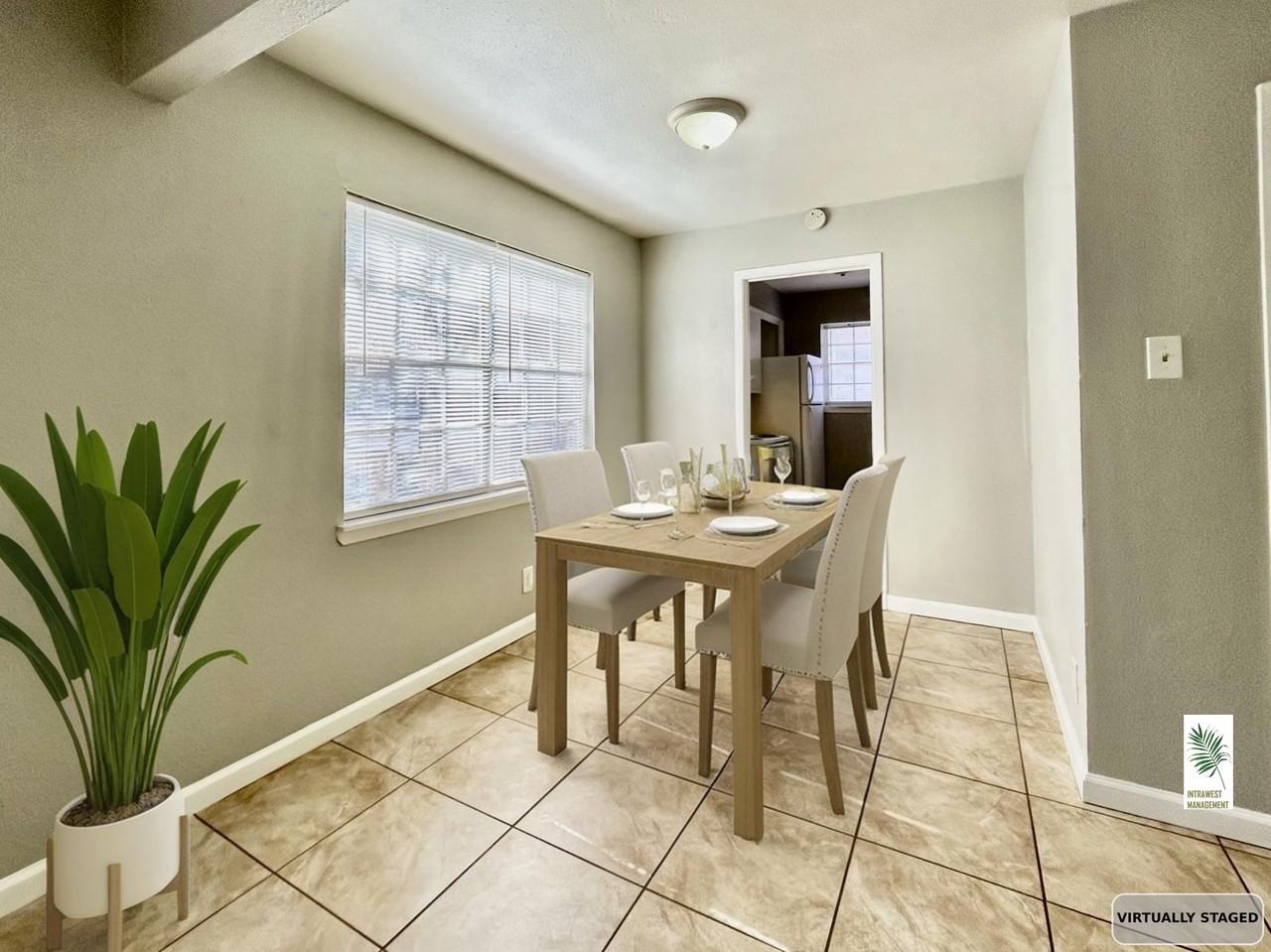 3810 Englewood Cir #3810 - Photo 4 of 32