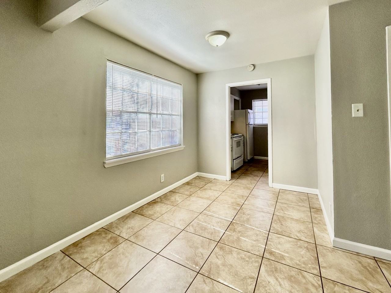 3810 Englewood Cir #3810 - Photo 5 of 32