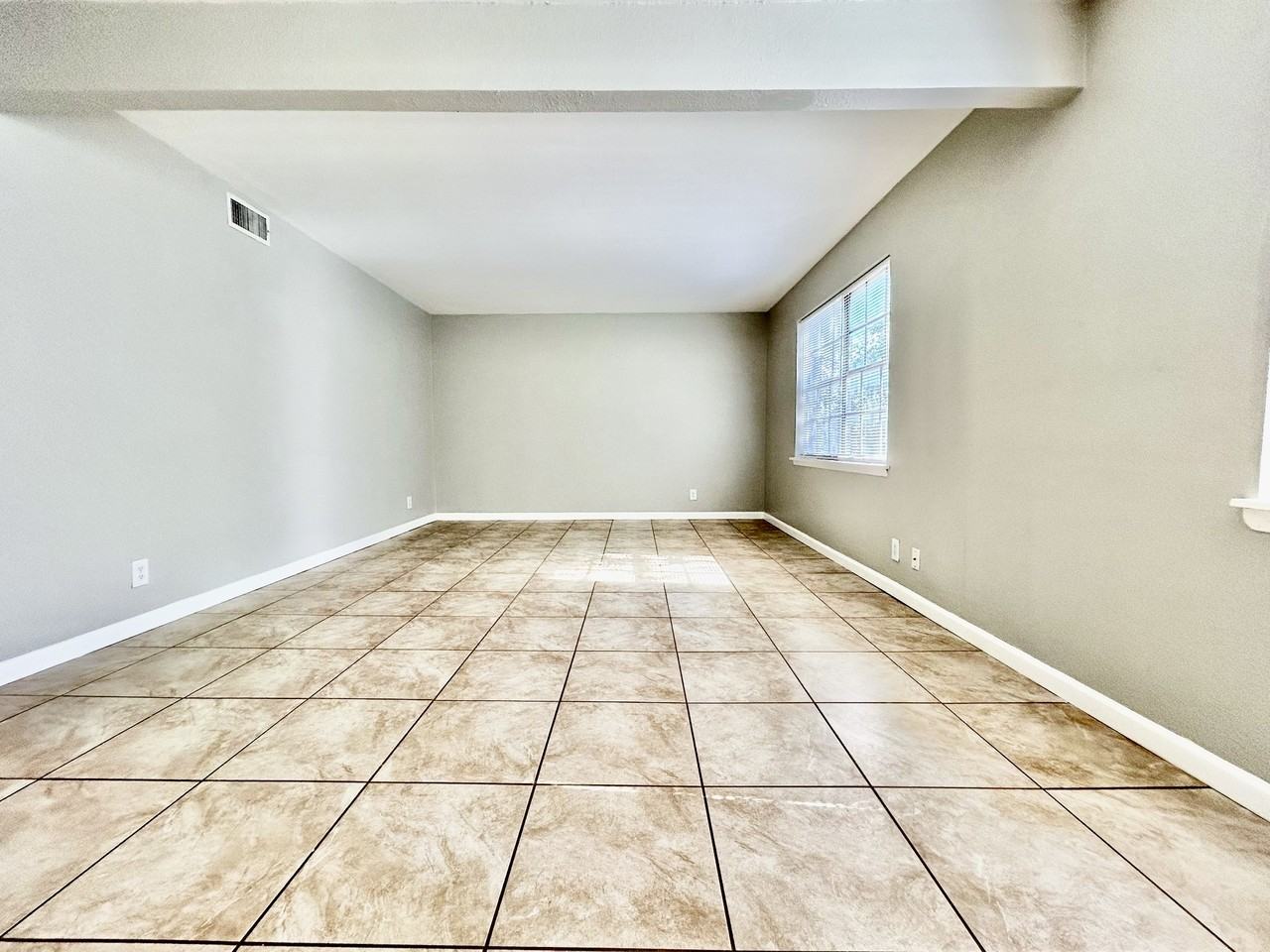 3810 Englewood Cir #3810 - Photo 7 of 32