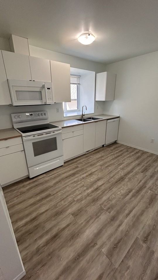 11354 53 St Nw - Photo 5 of 16