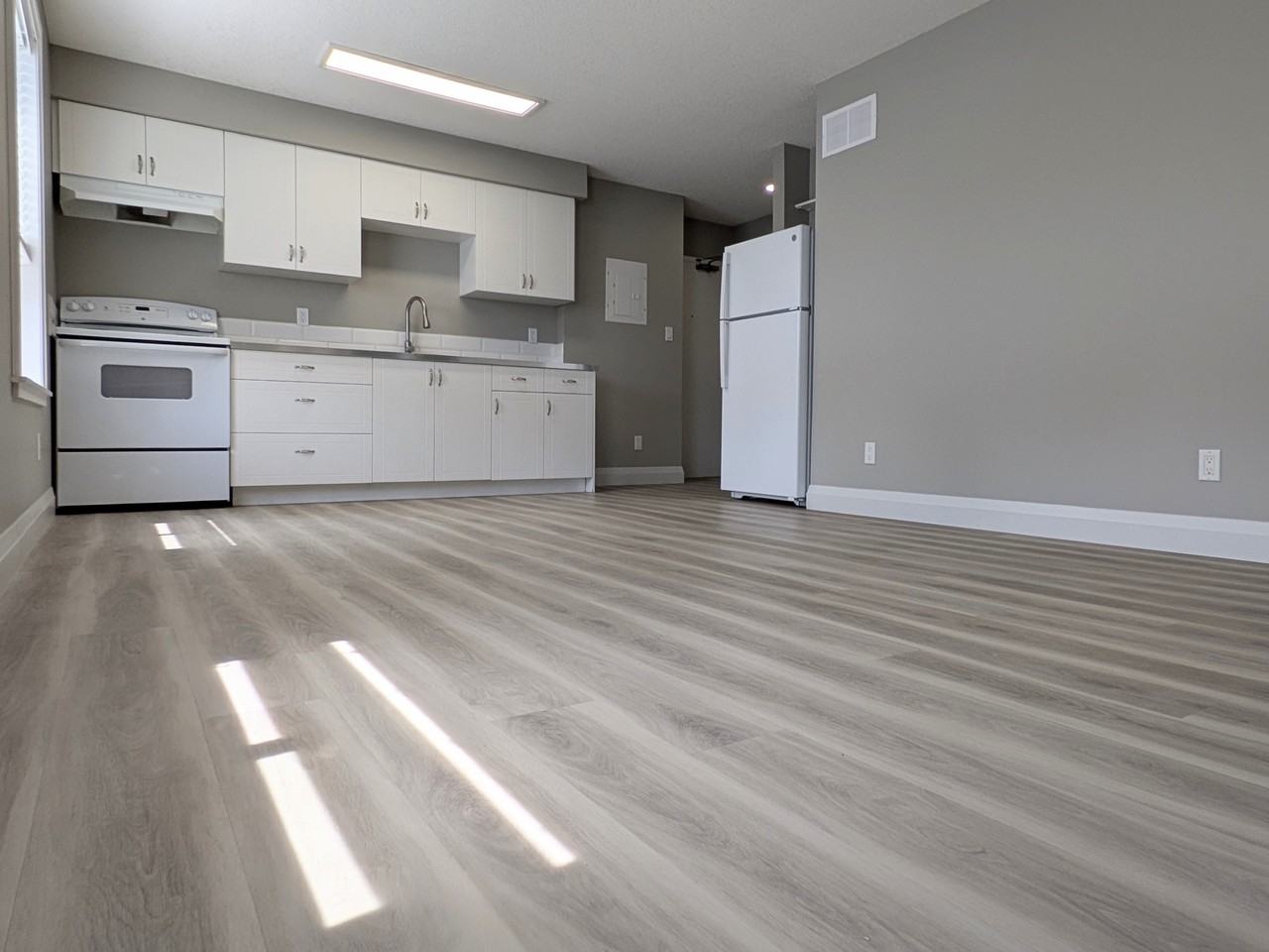135 Wellington St N - Photo 5 of 9