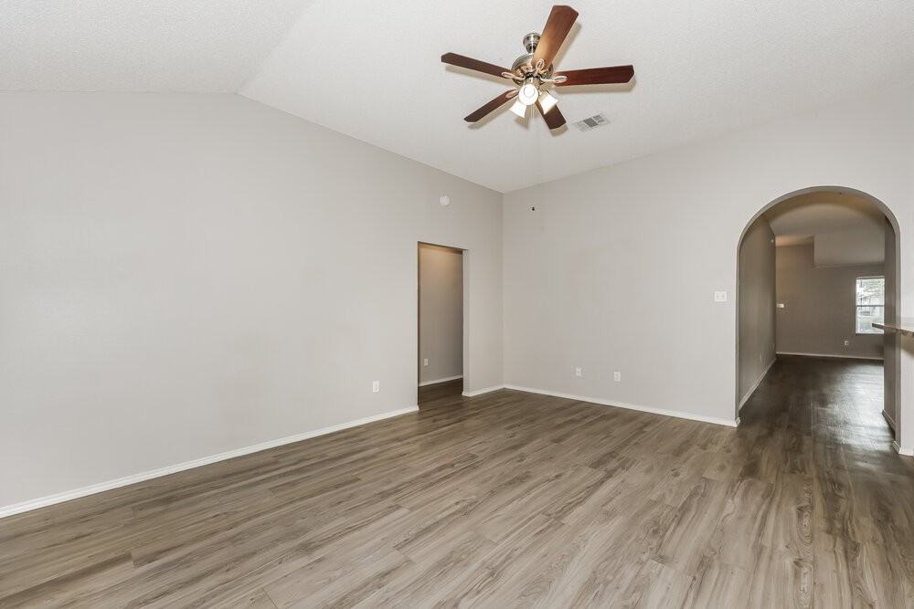 706 Langford Dr - Photo 4 of 16