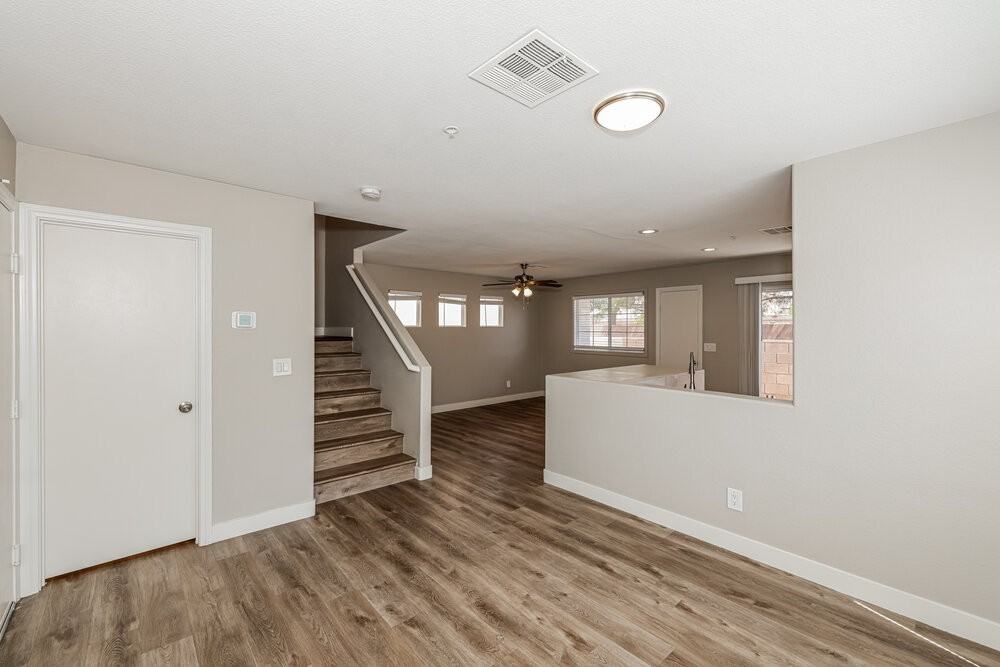 3010 Sunrise Bay Ave - Photo 5 of 17