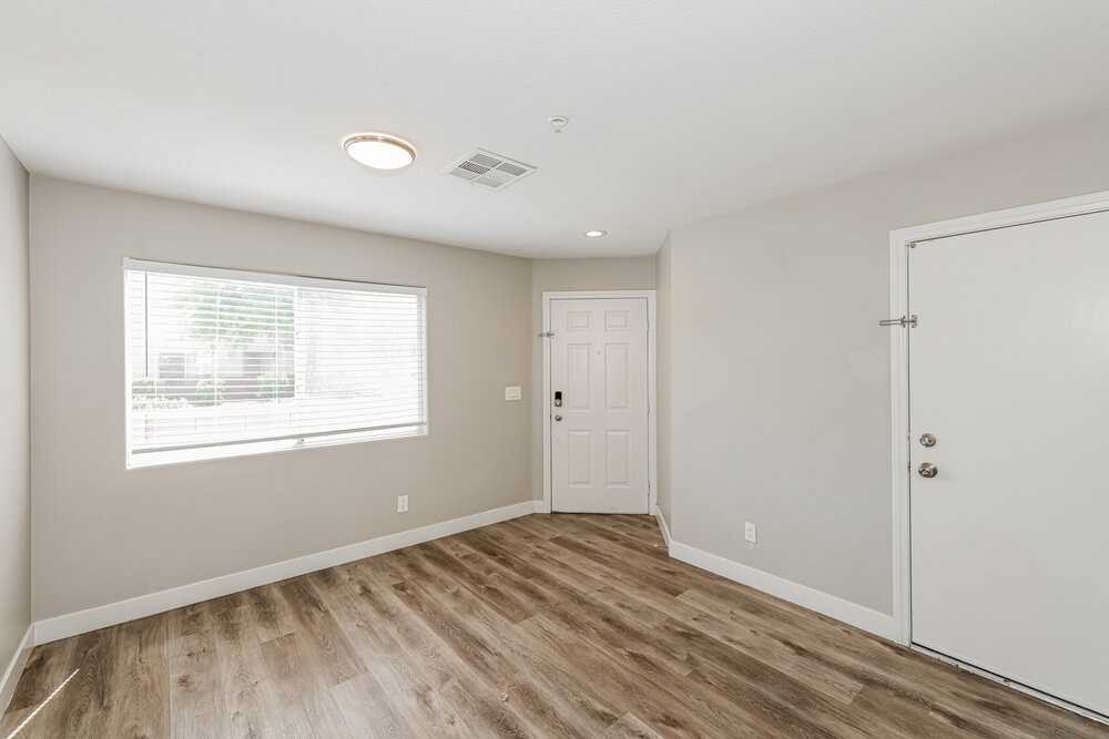 3010 Sunrise Bay Ave - Photo 6 of 17