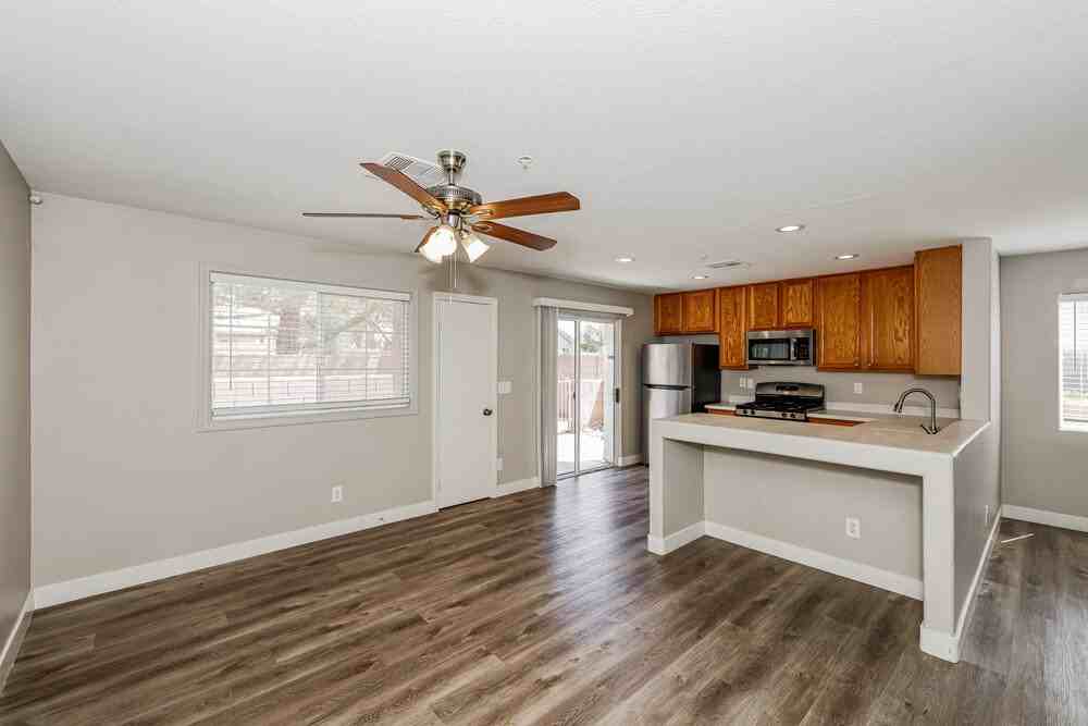 3010 Sunrise Bay Ave - Photo 7 of 17