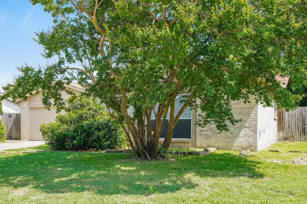 618 Thornwood Trl - Photo 3 of 16