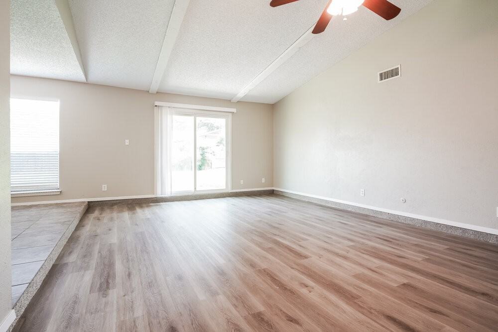 618 Thornwood Trl - Photo 4 of 16