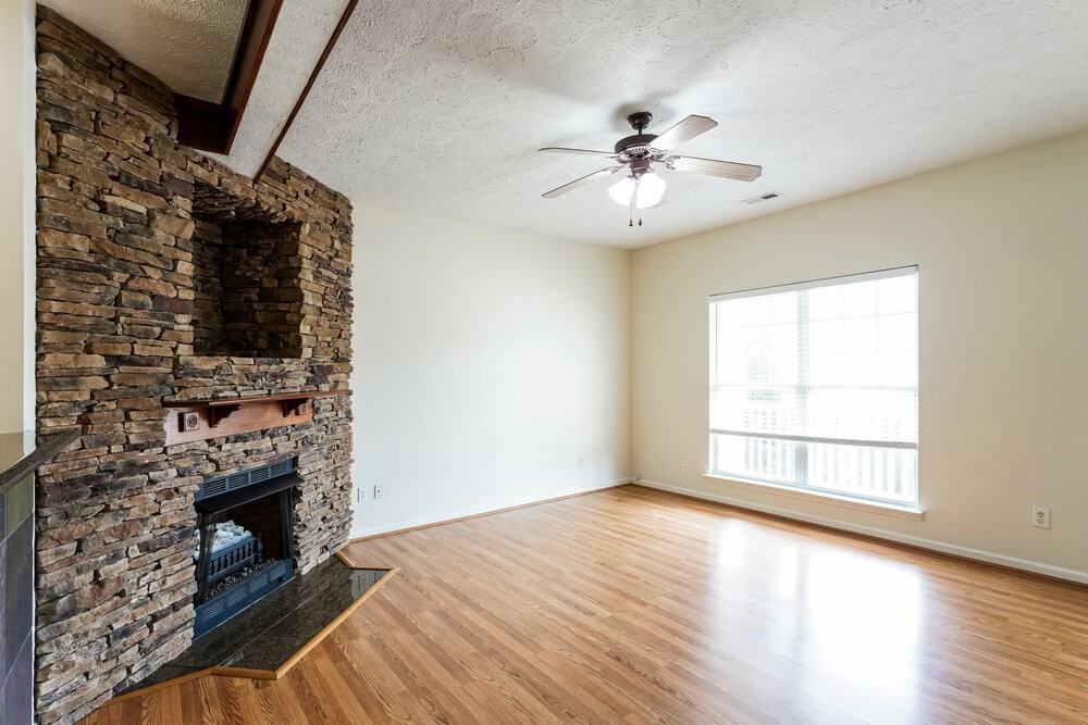 7212 Legacy Dr - Photo 4 of 17