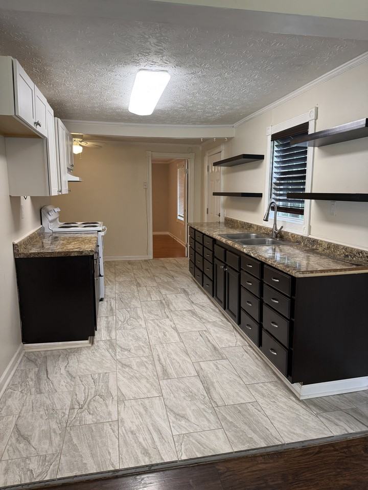 1026 1st Ave S #1 - Photo 3 of 10