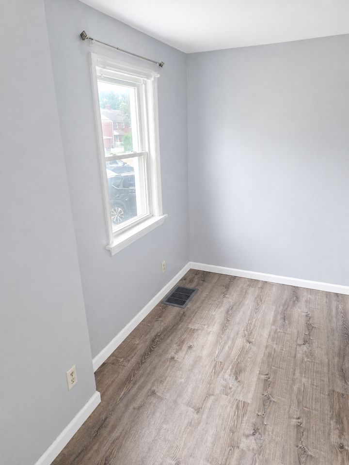 1146 Shadycrest Dr #1 - Photo 4 of 10