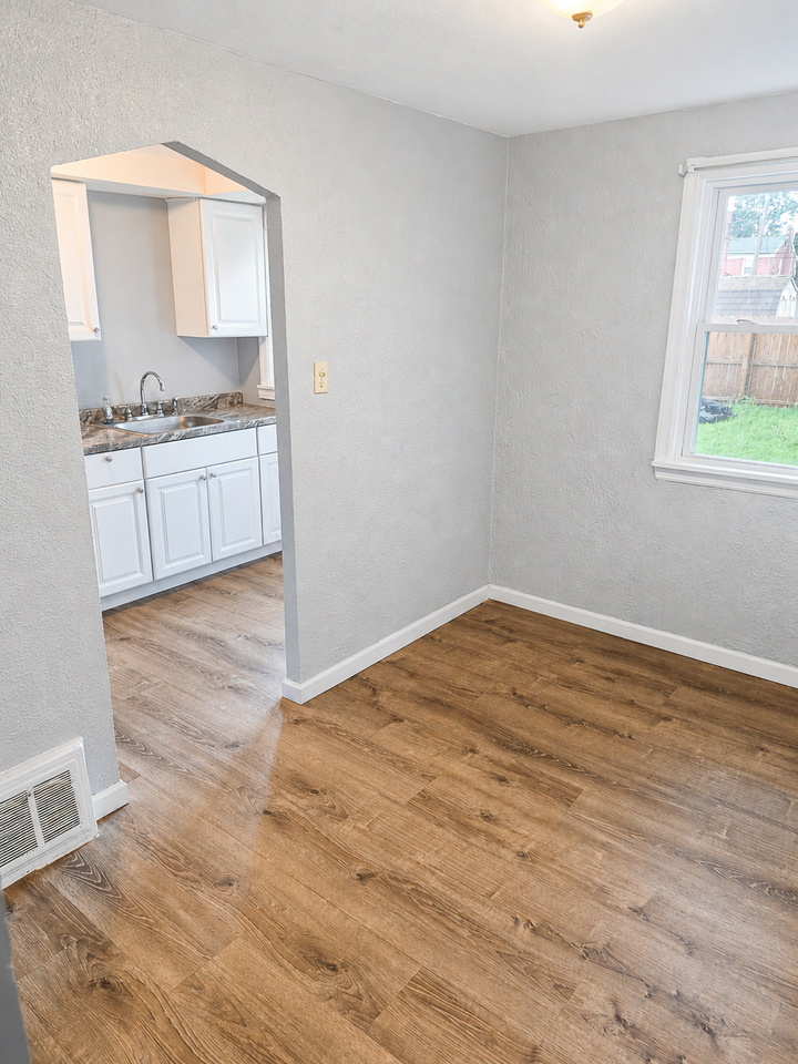 1146 Shadycrest Dr #1 - Photo 5 of 10