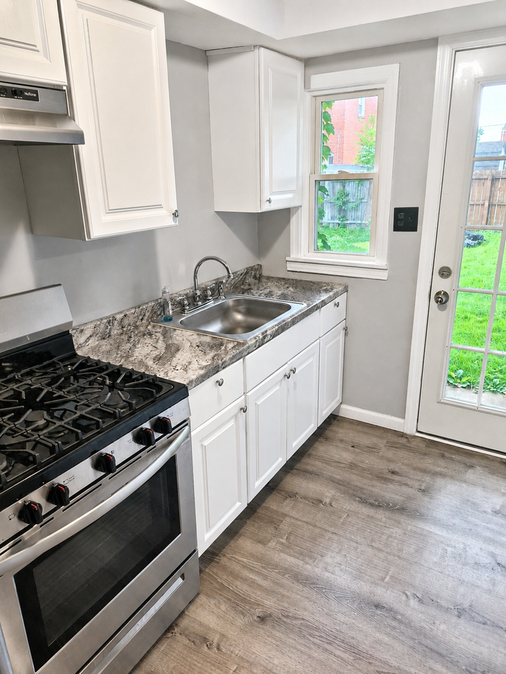 1146 Shadycrest Dr #1 - Photo 6 of 10