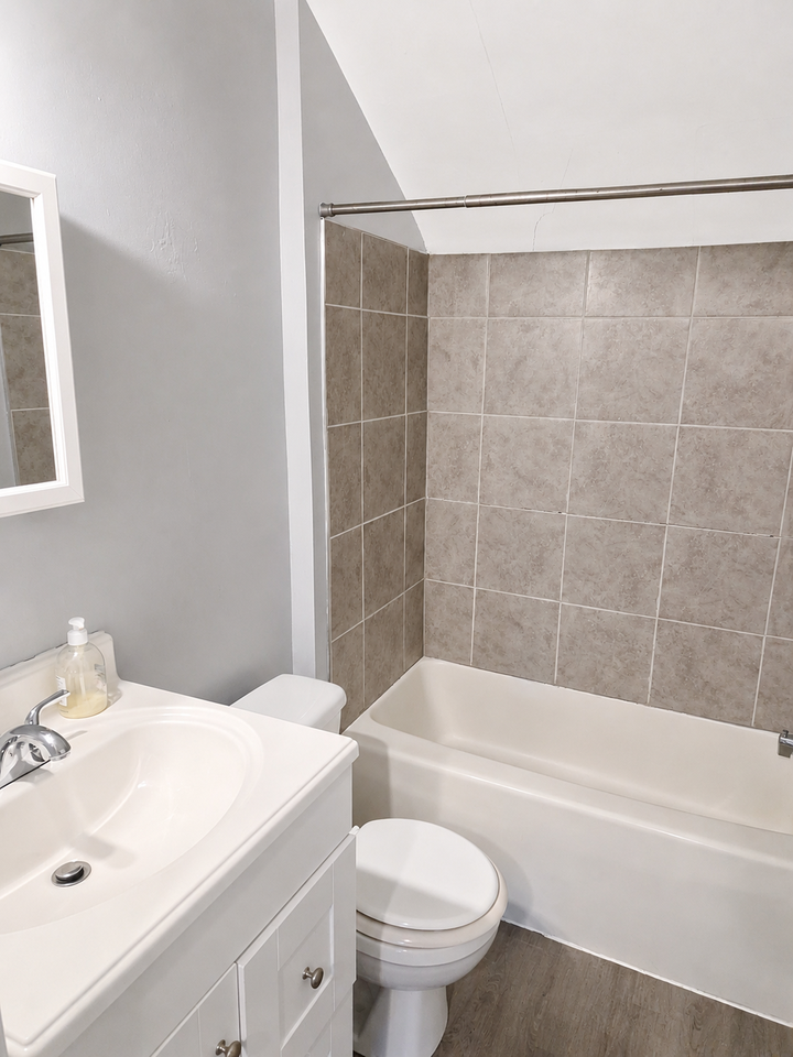 1146 Shadycrest Dr #1 - Photo 7 of 10