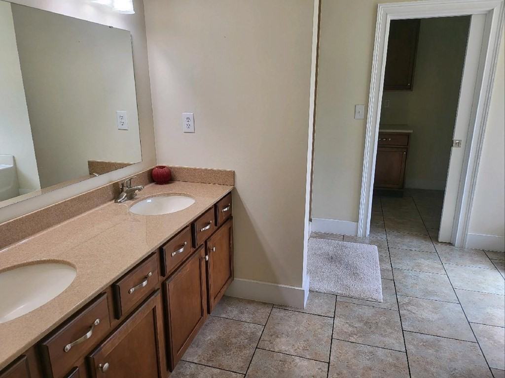 178 W Main St #1 - Photo 7 of 10