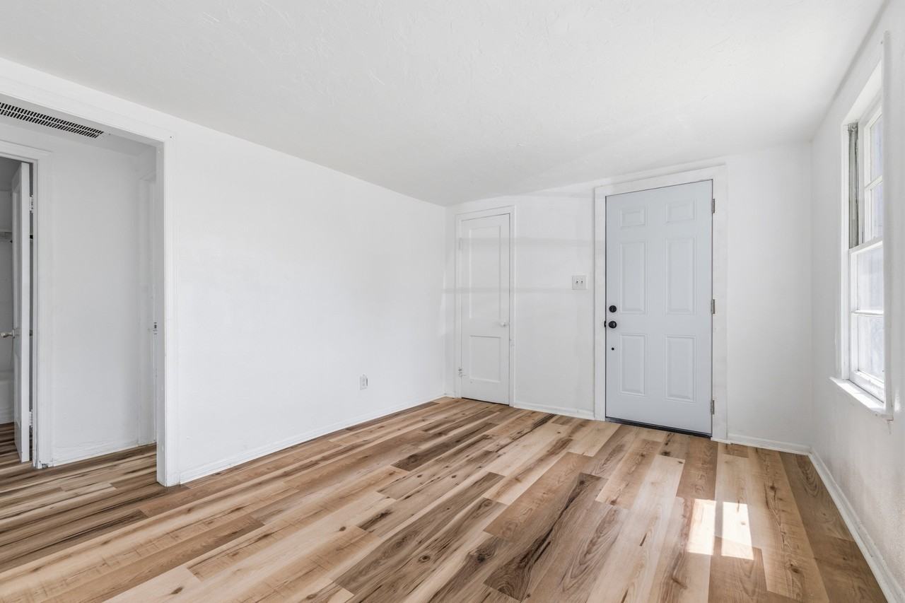 420 W 25th St #1 - Photo 4 of 22