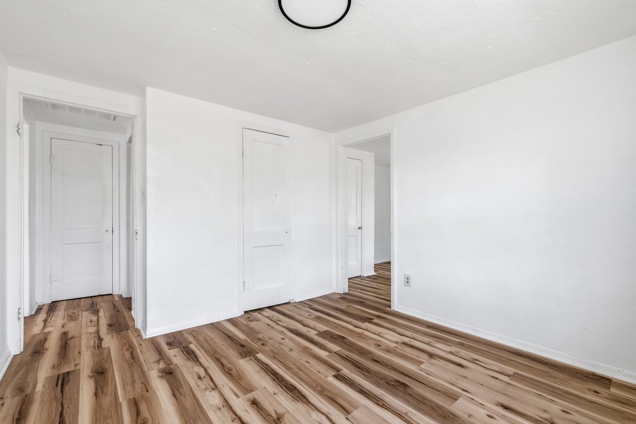 420 W 25th St #1 - Photo 7 of 22
