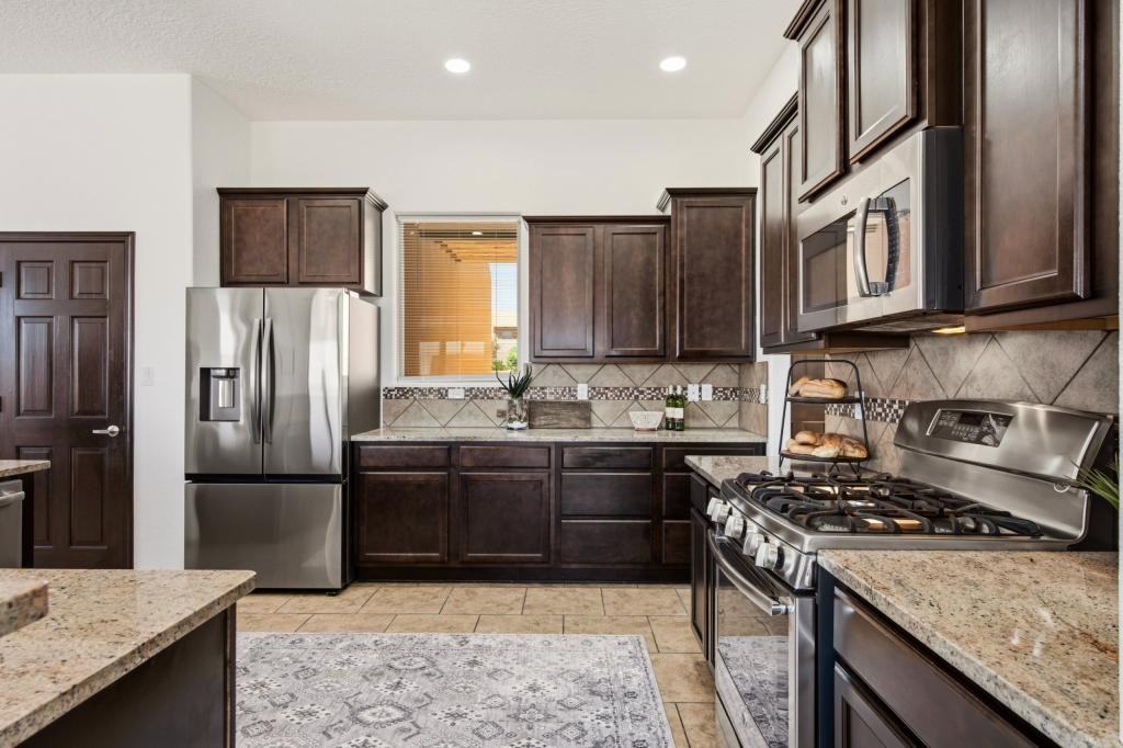 6102 Pecos Trail Dr Ne - Photo 4 of 18