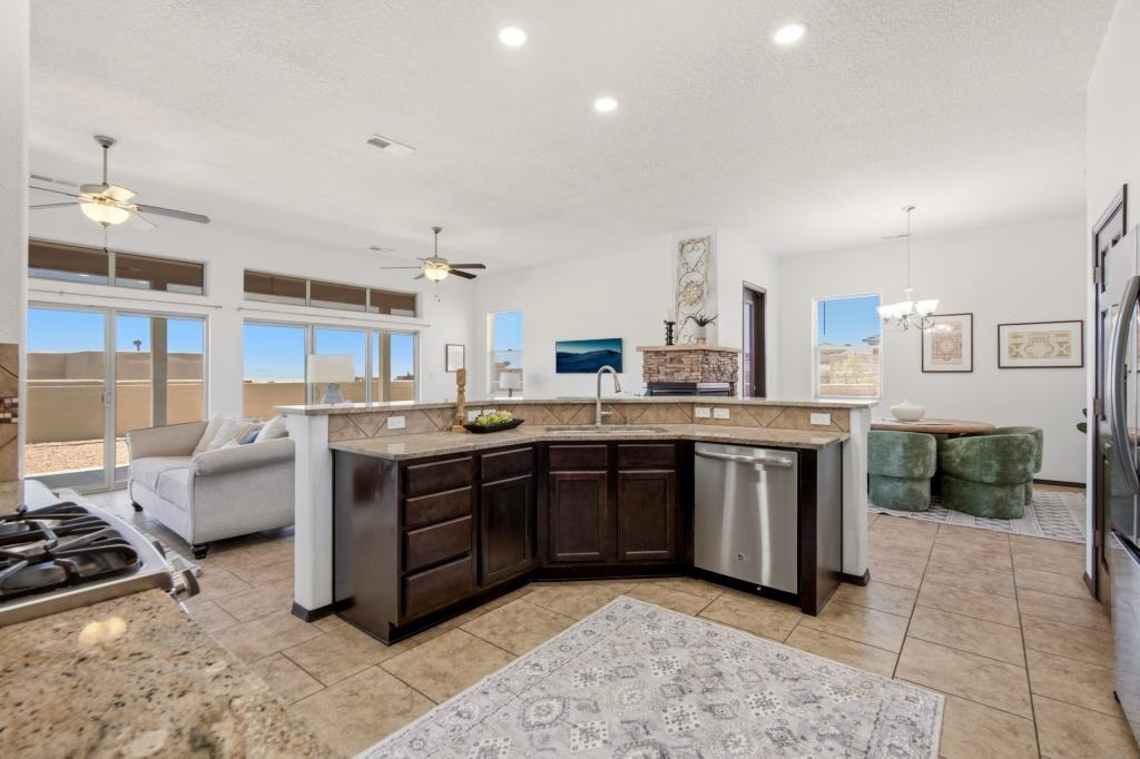 6102 Pecos Trail Dr Ne - Photo 5 of 18