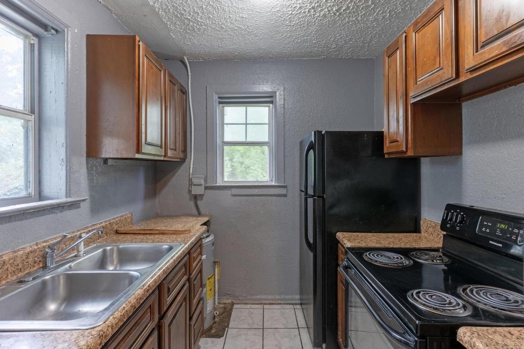 1526 W 22nd St - Photo 7 of 17