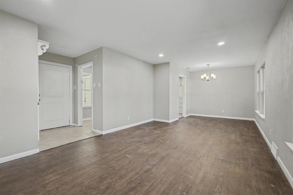 2319 Glengariff Dr - Photo 3 of 24