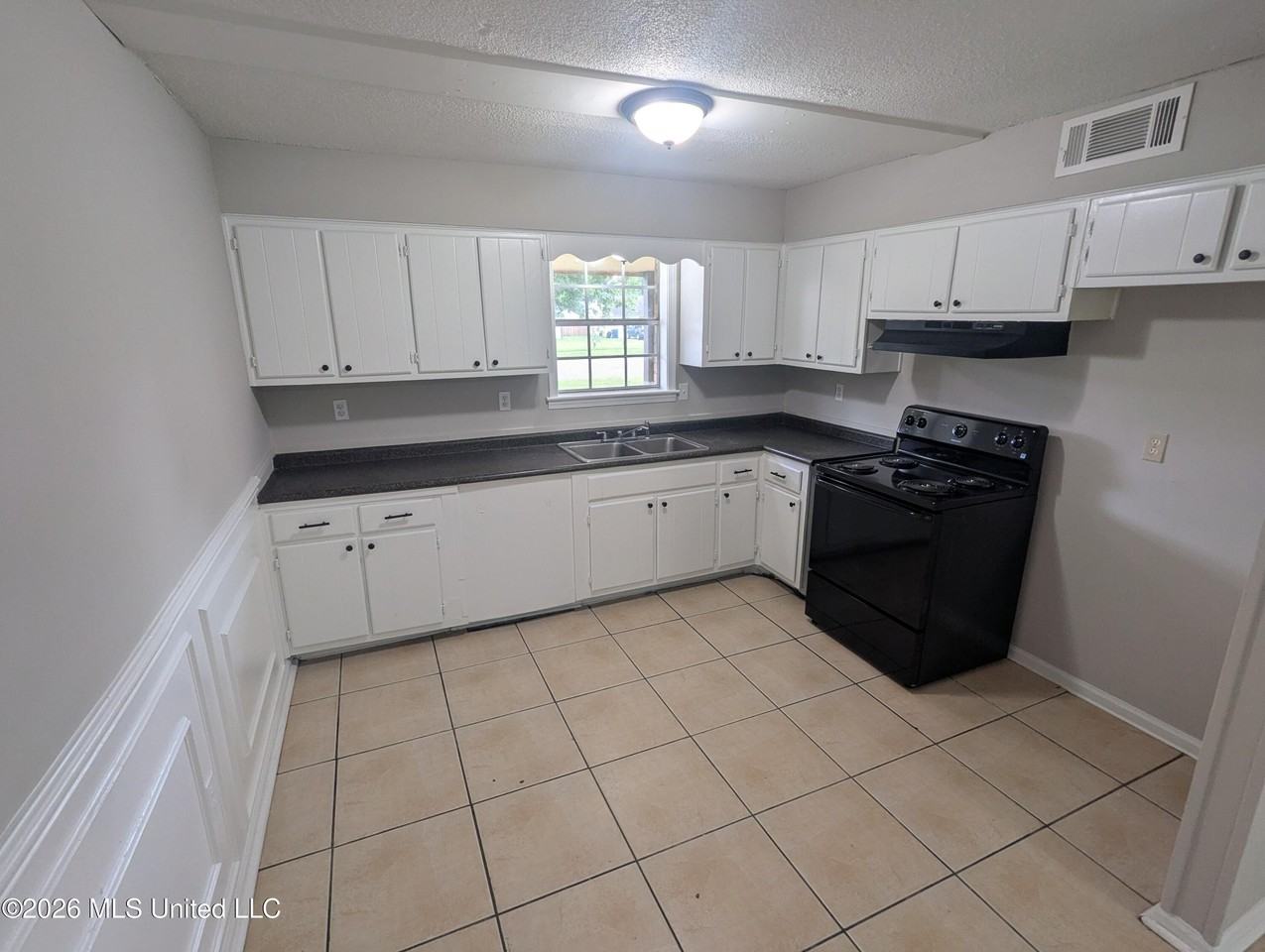 6255 Tulane Rd - Photo 4 of 9