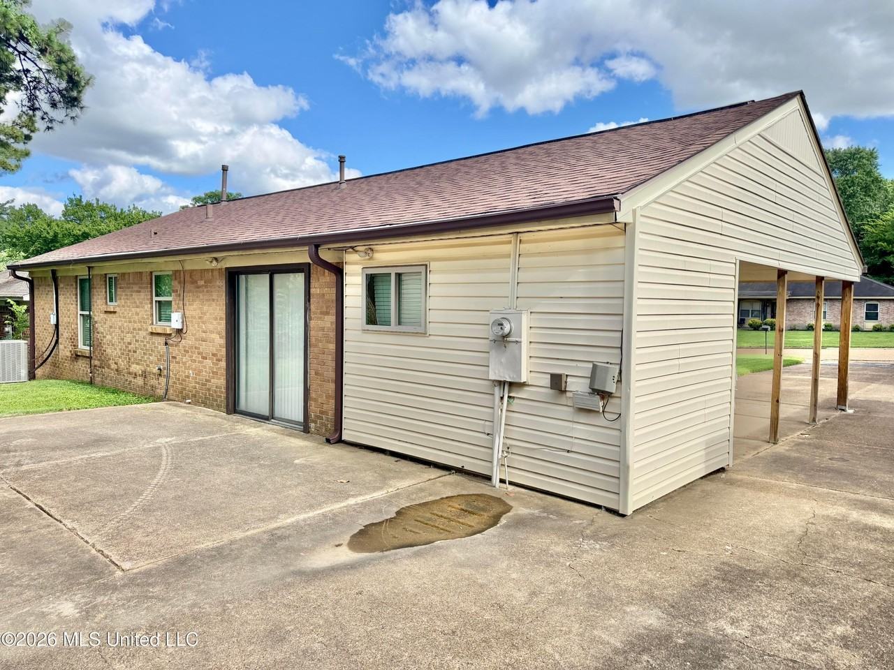 442 Hillbrook Dr - Photo 3 of 16