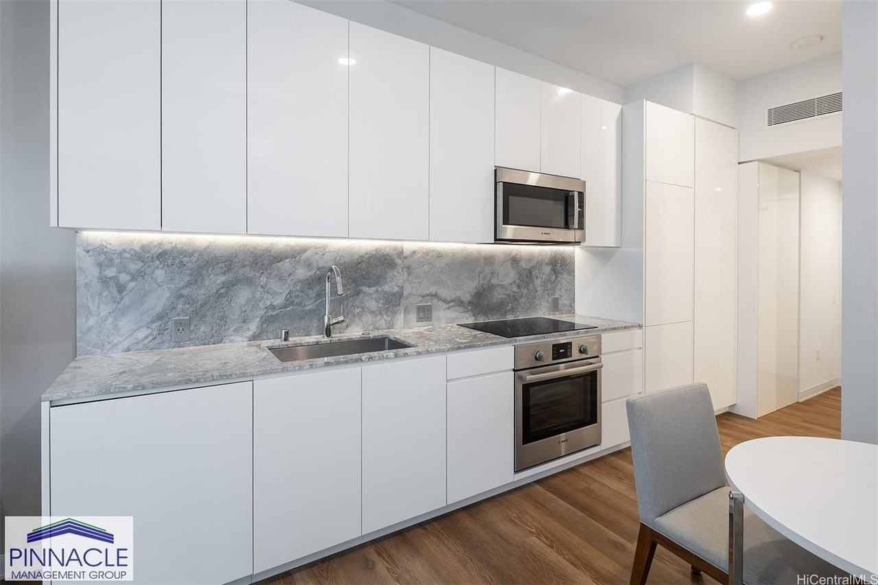 987 Queen St #708 - Photo 5 of 11
