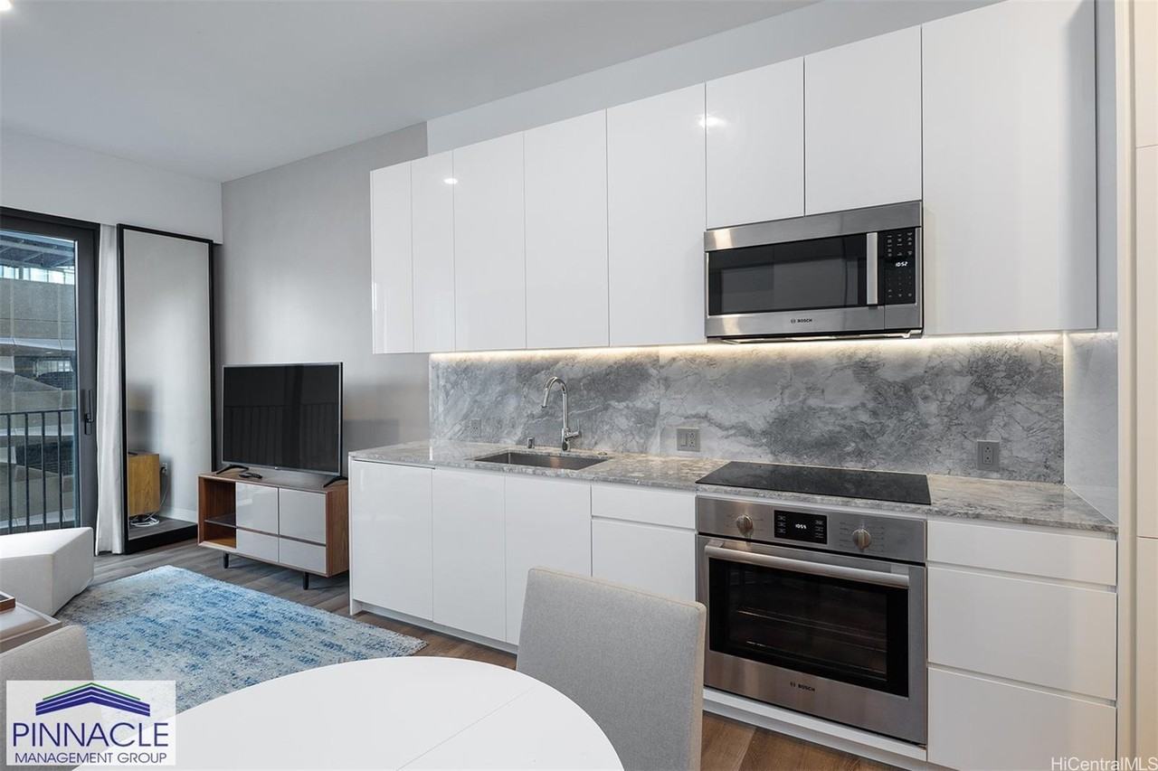987 Queen St #708 - Photo 6 of 11