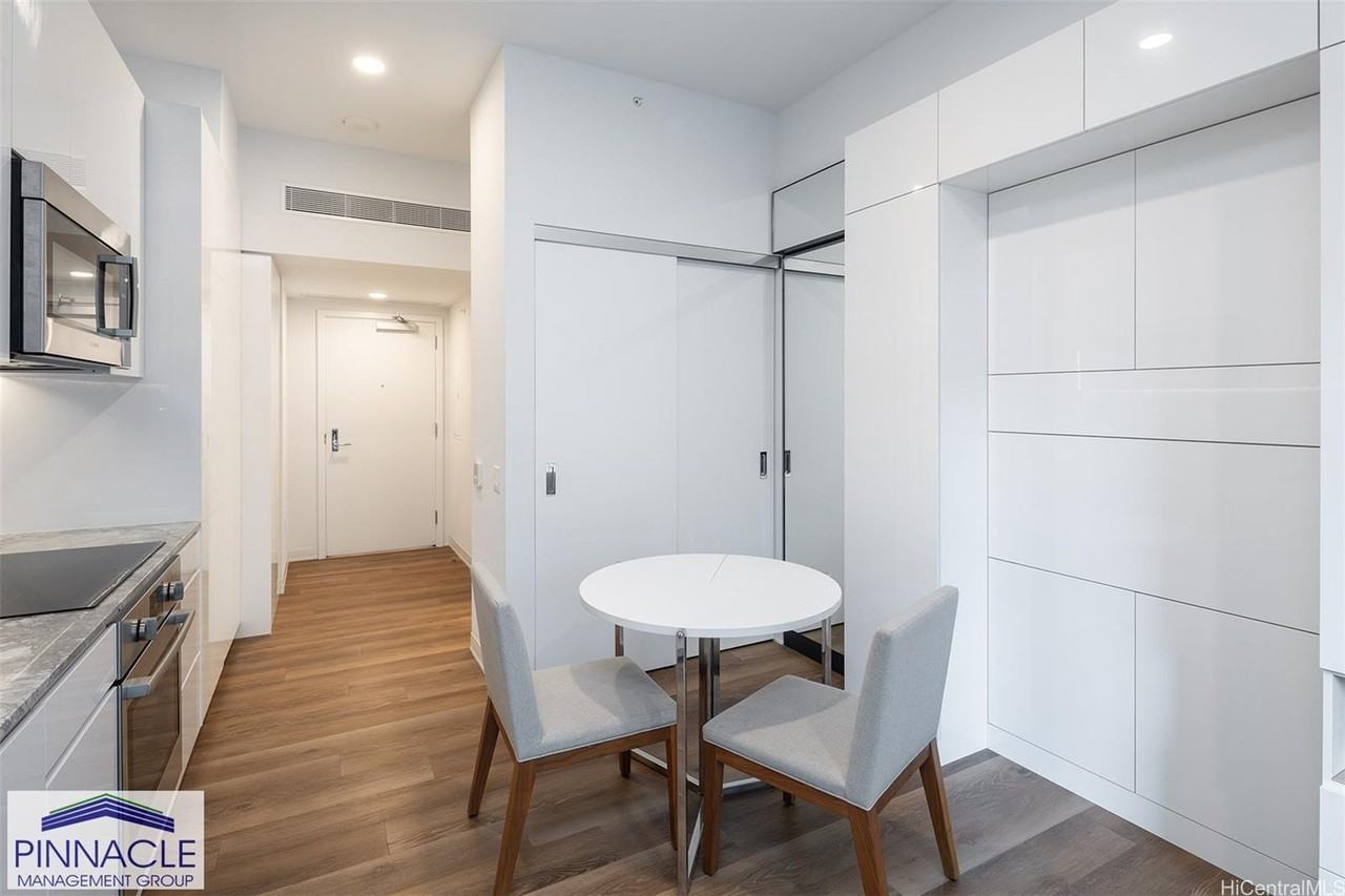 987 Queen St #708 - Photo 7 of 11