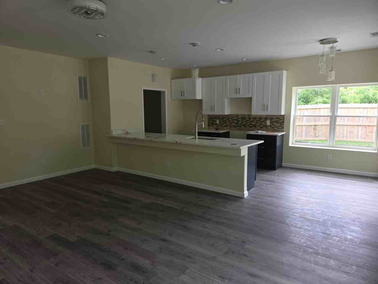 2270 Shelby St - Photo 3 of 12