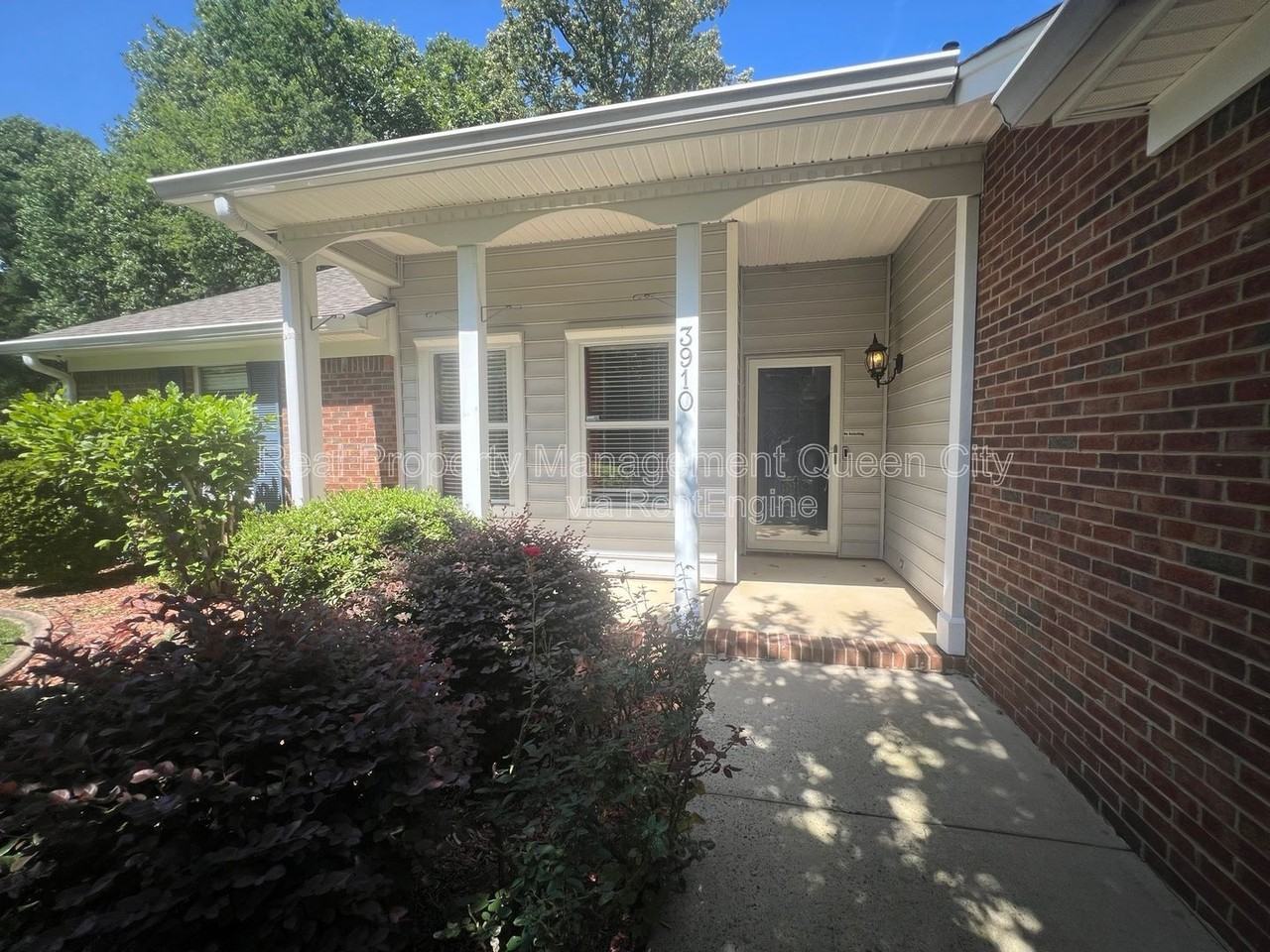 3910 Armitage Dr - Photo 2 of 18