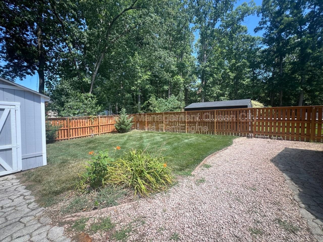 3910 Armitage Dr - Photo 5 of 18