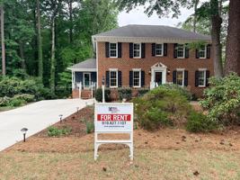 featured image of 1208 Nottingham Dr