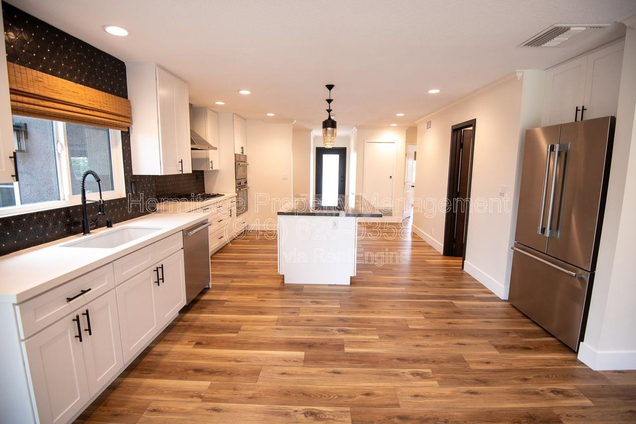 1226 E Ensign Cir - Photo 6 of 25