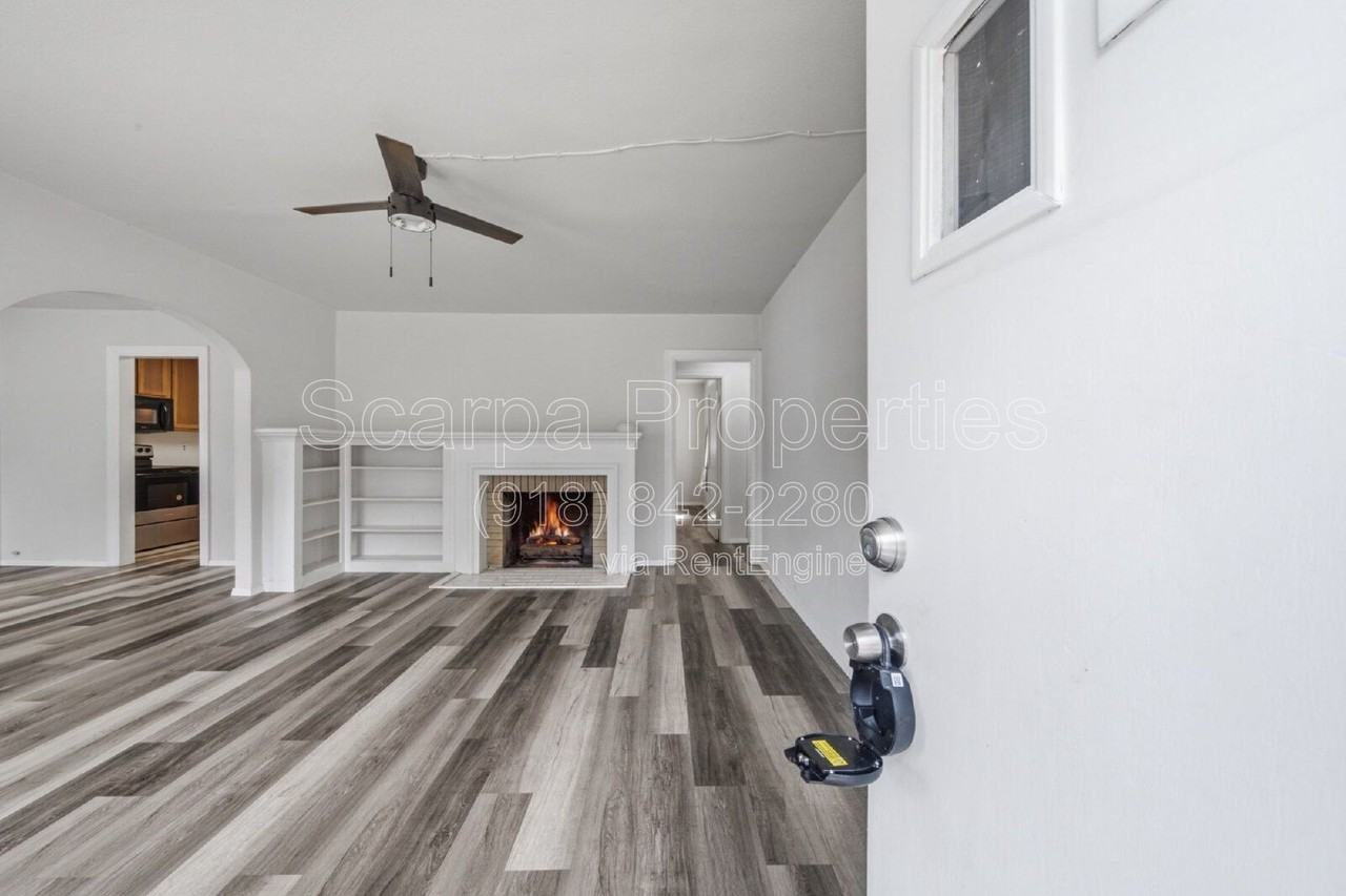 4530 E 6th St - Photo 3 of 19