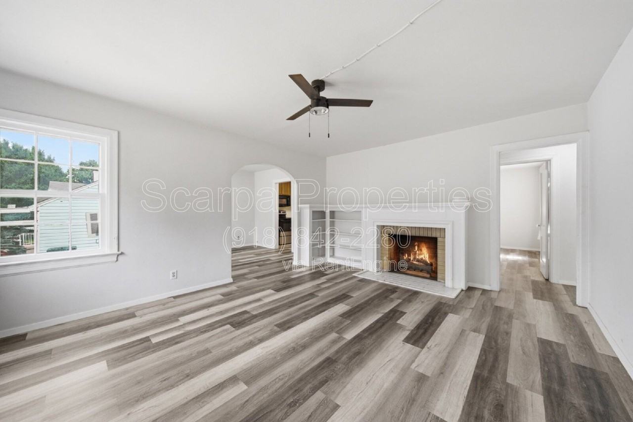 4530 E 6th St - Photo 4 of 19