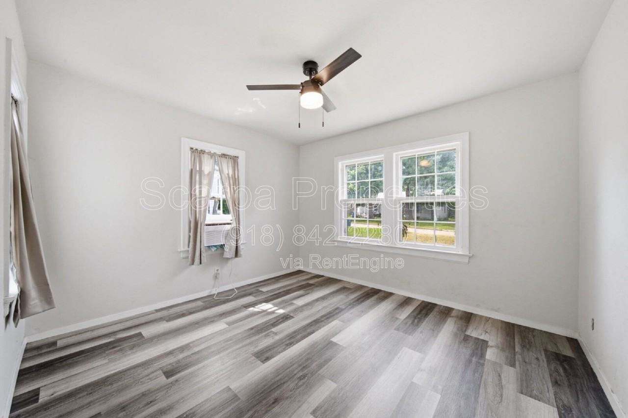 4530 E 6th St - Photo 6 of 19