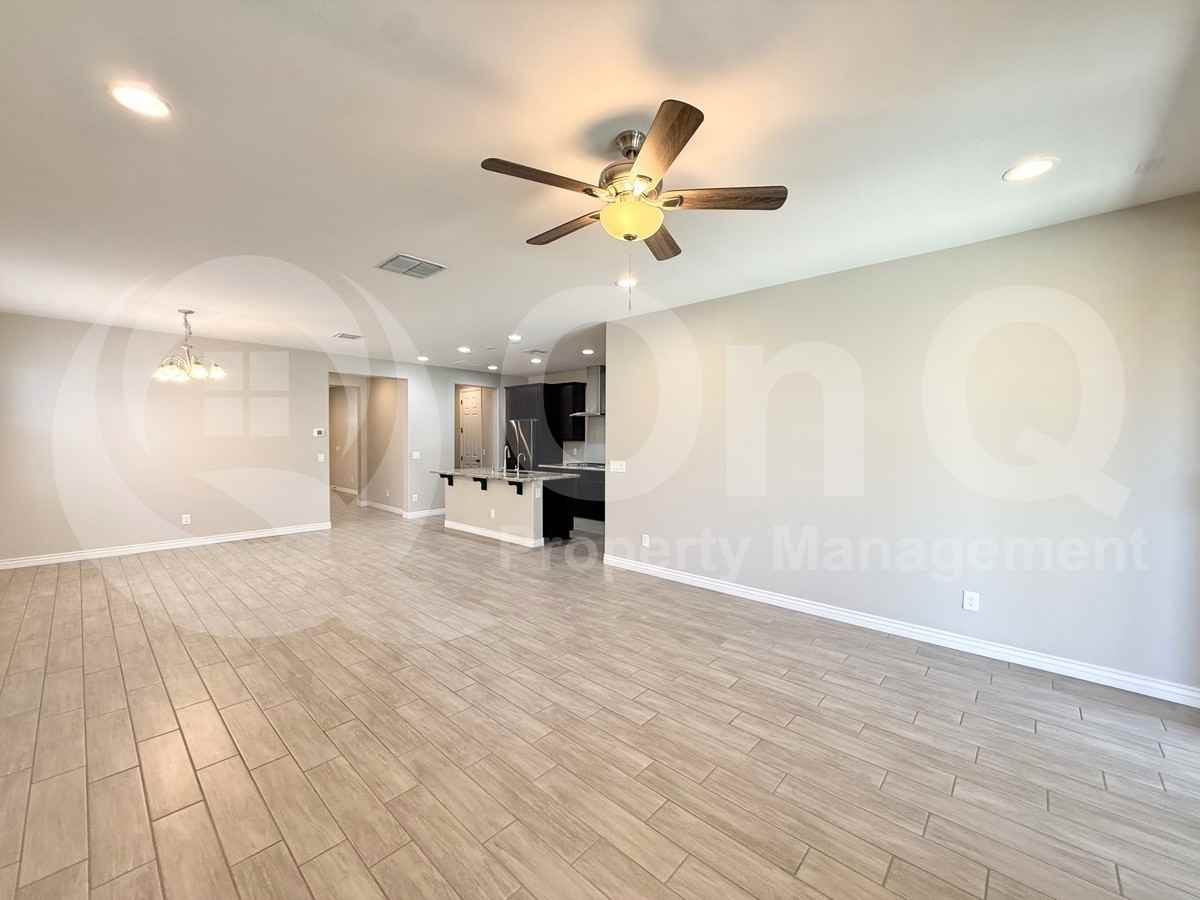 9507 E Saturn Ave - Photo 4 of 24